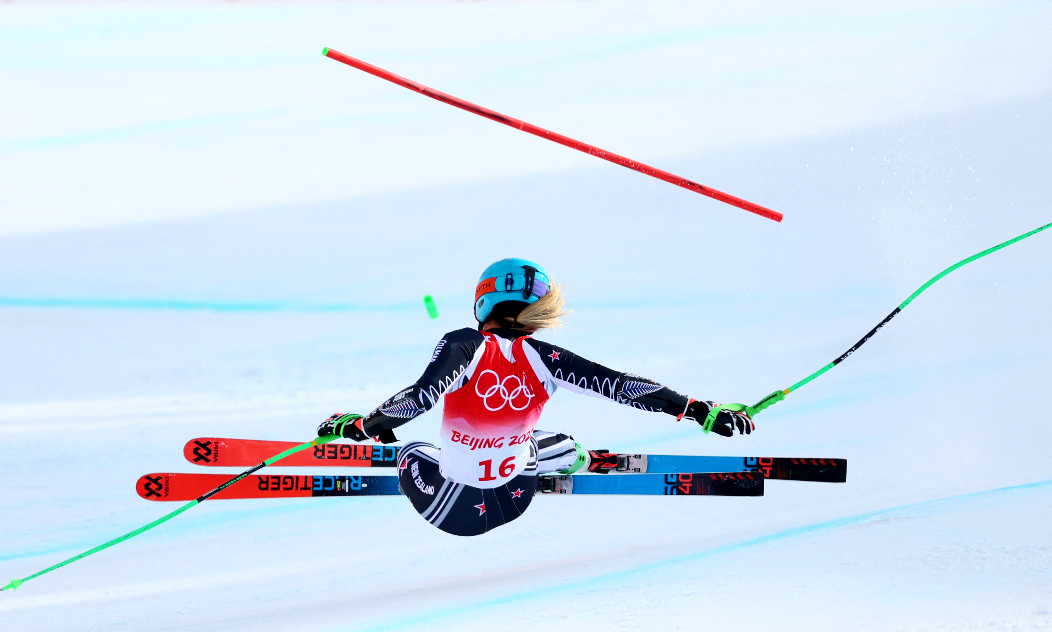 2022 Beijing Olympics - Alpine Skiing - Women's Super-G - National Alpine Skiing Centre, Yanqing district, Beijing, China - February 11, 2022. Alice Robinson of New Zealand falls during her run. REUTERS/Denis Balibouse