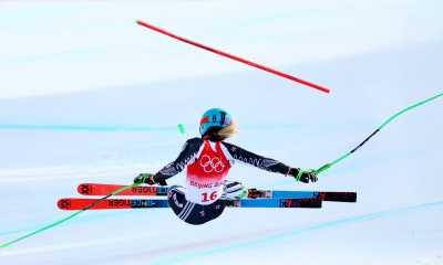 2022 Beijing Olympics - Alpine Skiing - Women's Super-G - National Alpine Skiing Centre, Yanqing district, Beijing, China - February 11, 2022. Alice Robinson of New Zealand falls during her run. REUTERS/Denis Balibouse